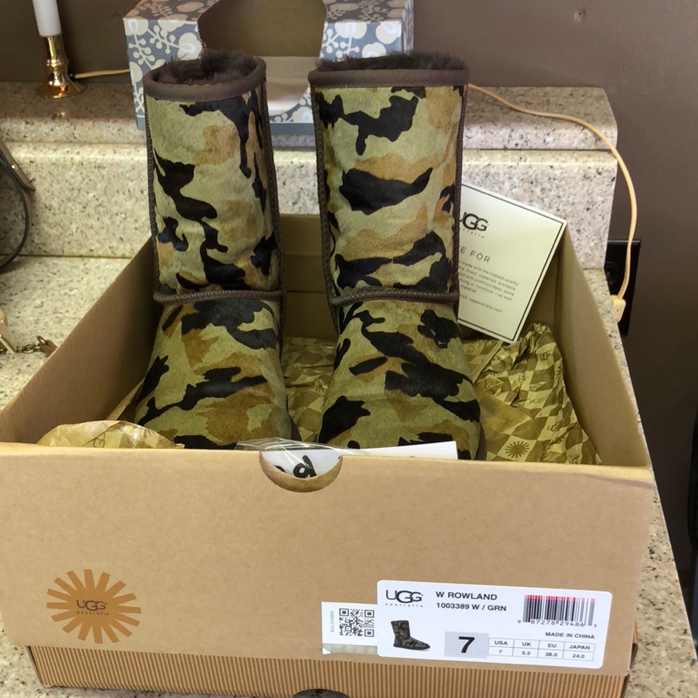 NEW!! UGG: camo boots